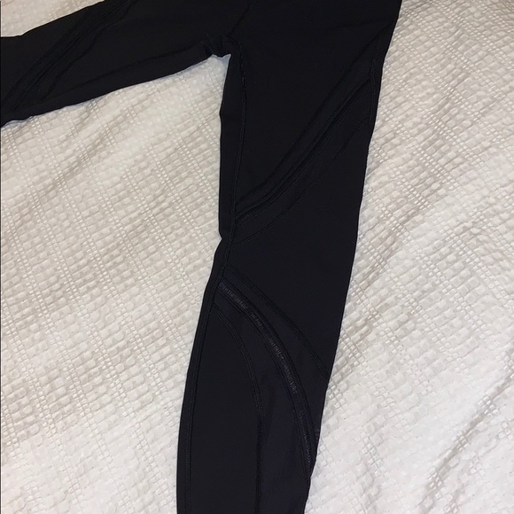 Black Lululemon leggings with mesh - Picture 3 of 12